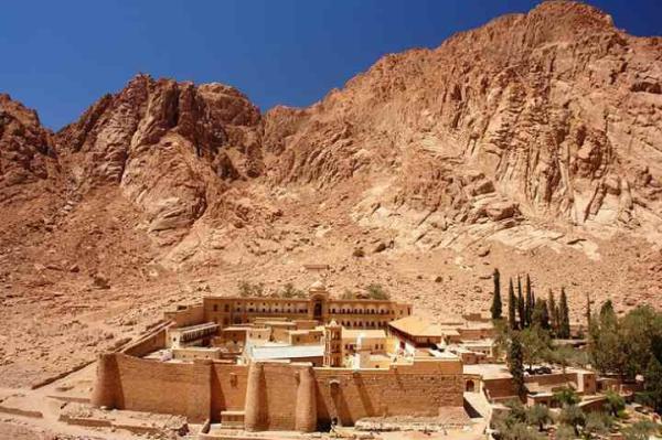 صومعه ی سنت کاترین مصر در دامنه ی کوه سینا