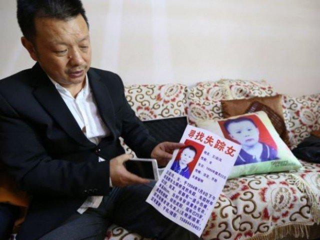 یک پدر چینی بعد از 24 سال جستجو دختر گمشده اش را به کمک اینترنت و مردم پیدا کرد!