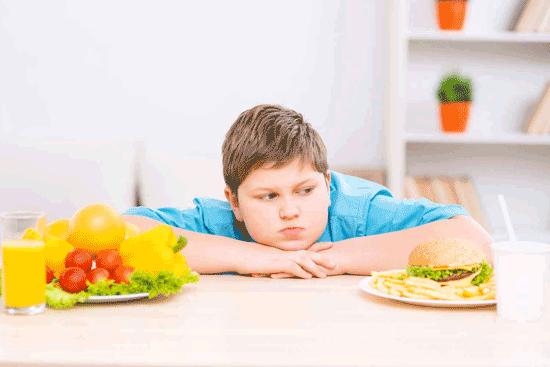 عوارض غذا دادن زودهنگام به کودک عوارض غذا دادن زودهنگام به کودک