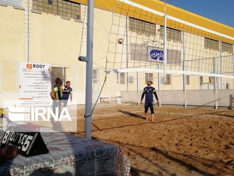 خبرنگاران تیم گاز قهرمان رقابت های والیبال ساحلی کارگران فارس شد