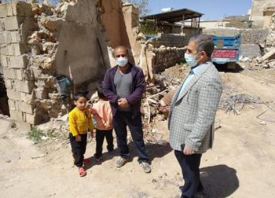 خبرنگاران استاندارکهگیلویه وبویراحمد از محله های در حال بازسازی سی سخت بازدیدکرد